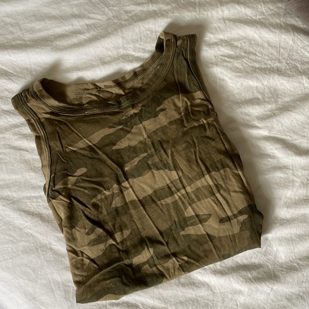 CURRENT/ELLIOTT • camo muscle tank